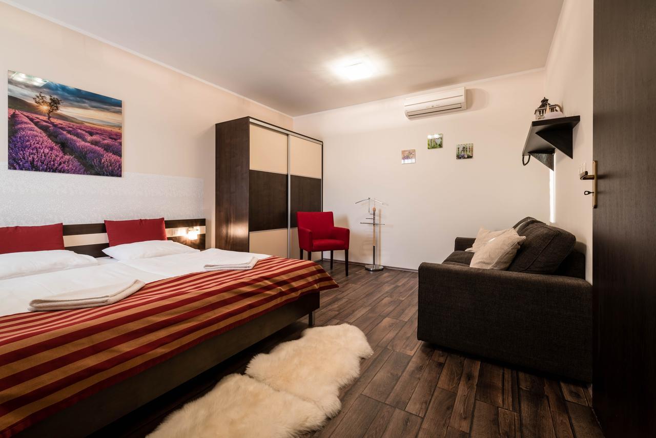 Apartman Mirka - Hotel Luka Бешенёва Экстерьер фото